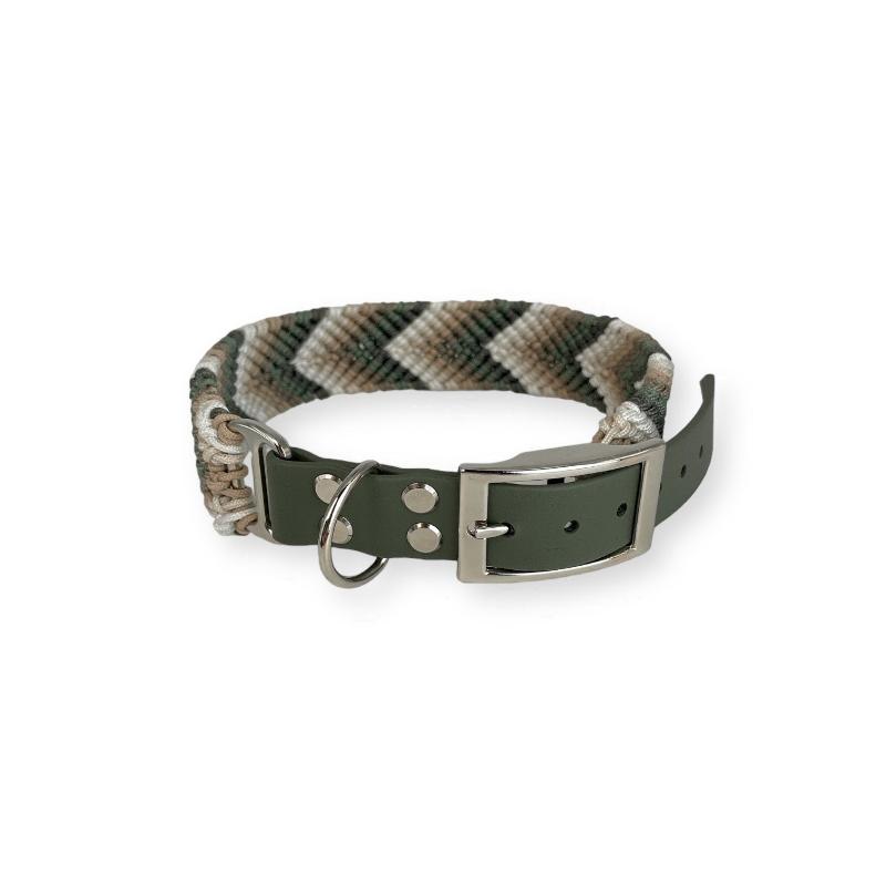 Verleihen Sie Ihrem Hund mit dem handgeknüpften Boho-Halsband „Arrow“ einen einzigartigen Look! Das trendige Chevron-Muster sorgt für Stil und Komfort – ideal für modebewusste Vierbeiner!