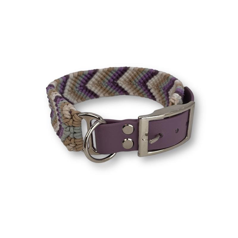 Verleihen Sie Ihrem Hund mit dem handgeknüpften Boho-Halsband „Arrow“ einen einzigartigen Look! Das trendige Chevron-Muster sorgt für Stil und Komfort – ideal für modebewusste Vierbeiner!