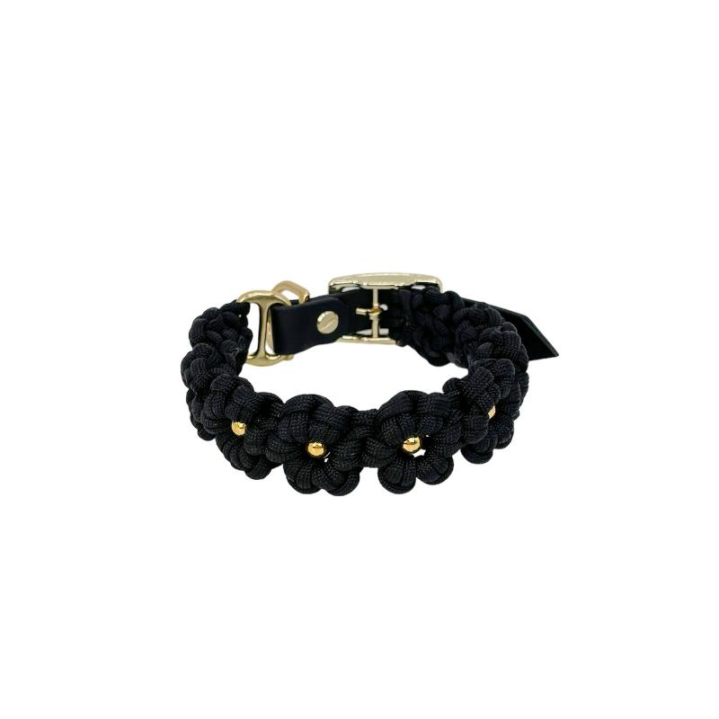 Geflochtenes Paracord Blumenhalsband und Leine für Hunde. Stilvolles Design, robust und bequem – perfekt für modische Spaziergänge mit Ihrem Vierbeiner!