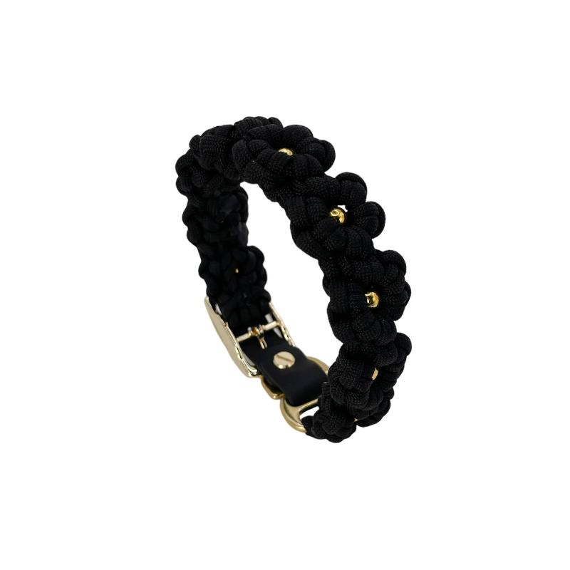 Geflochtenes Paracord Blumenhalsband und Leine für Hunde. Stilvolles Design, robust und bequem – perfekt für modische Spaziergänge mit Ihrem Vierbeiner!