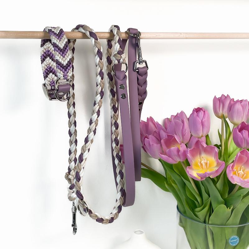 Verleihen Sie Ihrem Hund mit dem handgeknüpften Boho-Halsband „small Arrow“ einen einzigartigen Look! Das trendige Chevron-Muster sorgt für Stil und Komfort – ideal für modebewusste Vierbeiner!