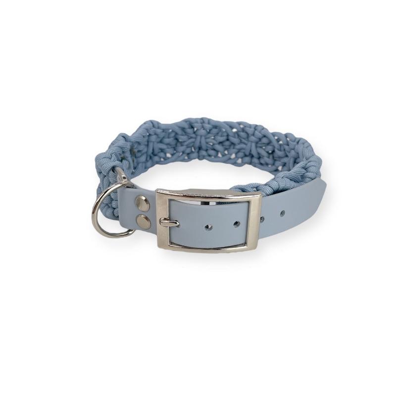 Entdecken Sie hochwertige Paracord Halsbänder und Leinen für Hunde. Robust, stylisch und individuell anpassbar – ideal für Abenteuer mit Ihrem Vierbeiner!