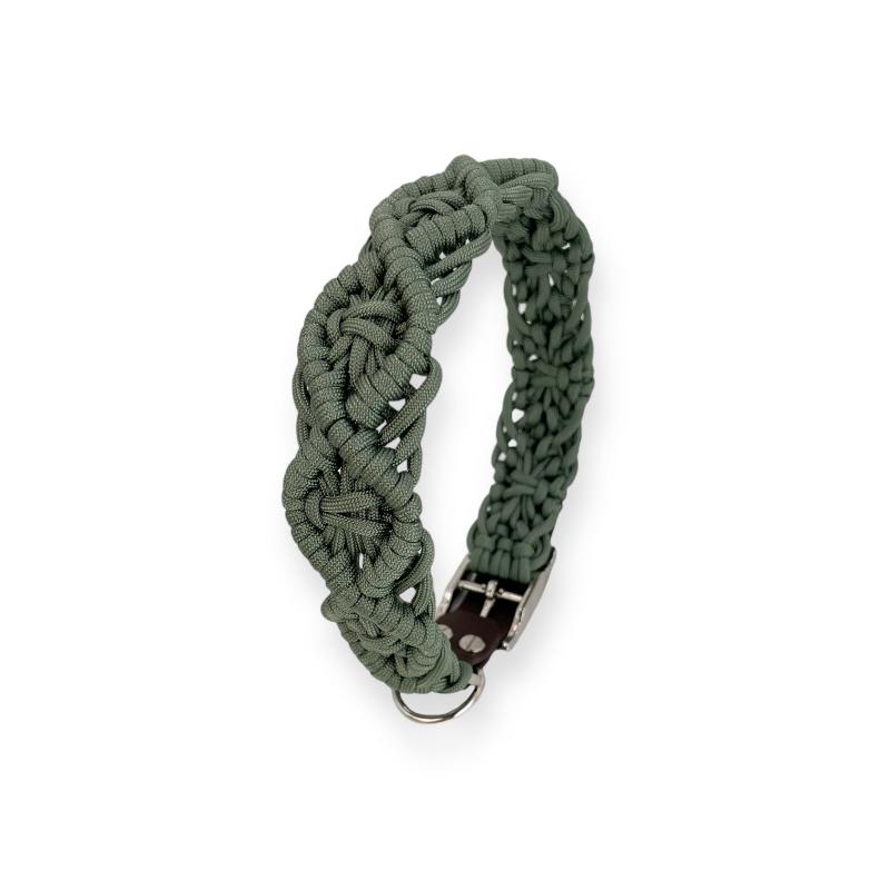 Entdecken Sie hochwertige Paracord Halsbänder und Leinen für Hunde. Robust, stylisch und individuell anpassbar – ideal für Abenteuer mit Ihrem Vierbeiner!